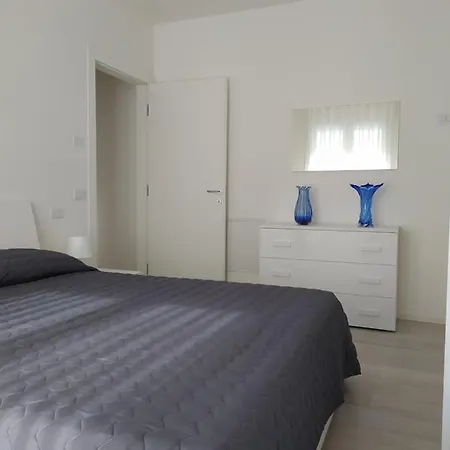 F2 - Ocean Blue Apartment *